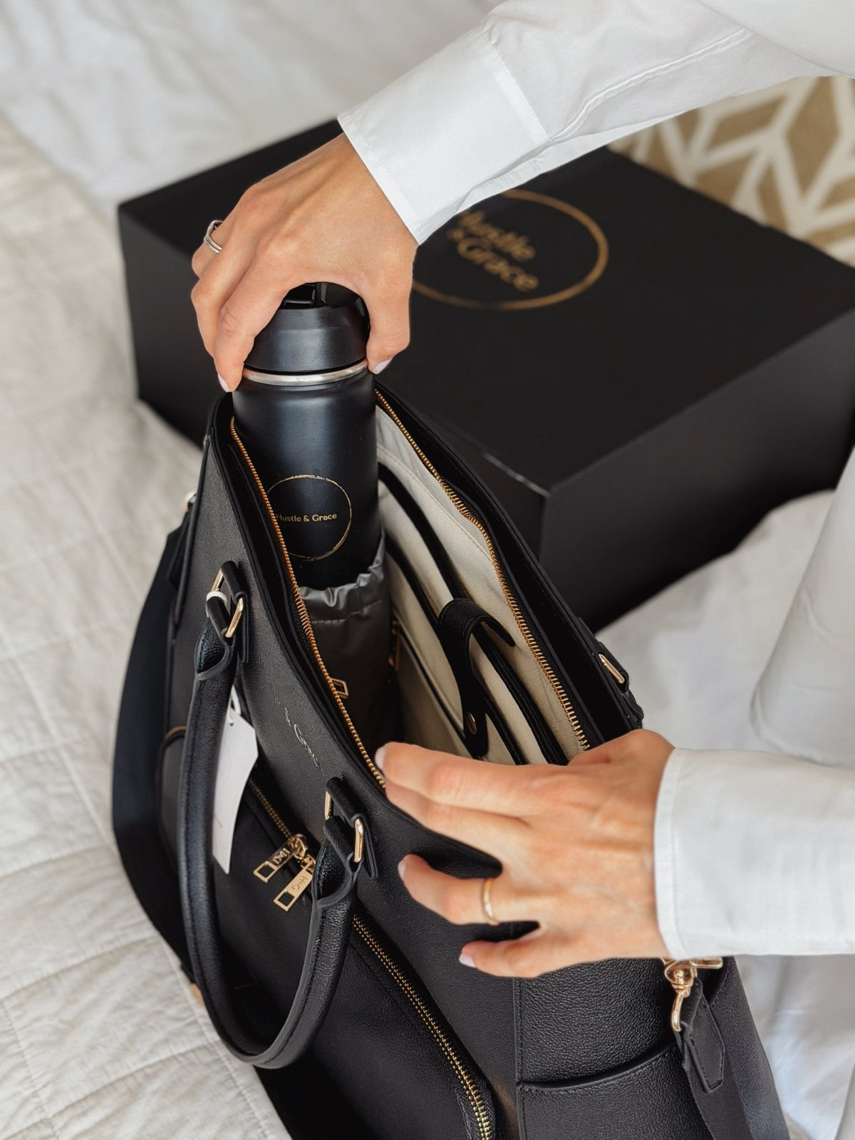 Internal insulated water bottle holder in the Charcoal Iluka Executive Tote
